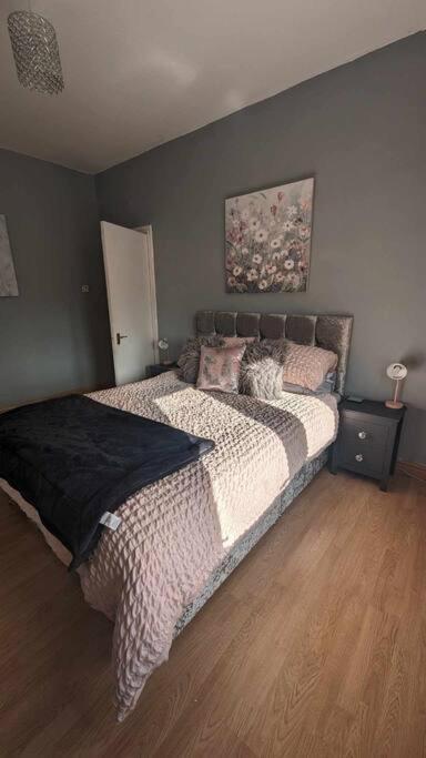 Lovely 2 Bedroom Apartment In Heart Of Dundee Extérieur photo